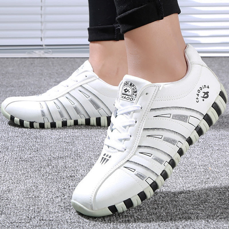 Striped Lace up Running shoes