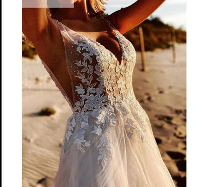 White Lace Appliques V-Neck Wedding Dresses