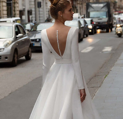 Classic Deep V-Neck Tulle Wedding Dress